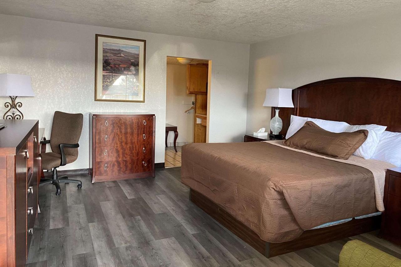 Travelodge By Wyndham Hwy 64 2* Farmington