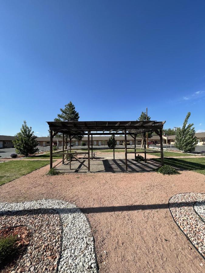 Travelodge By Wyndham Hwy 64 Motel 2*