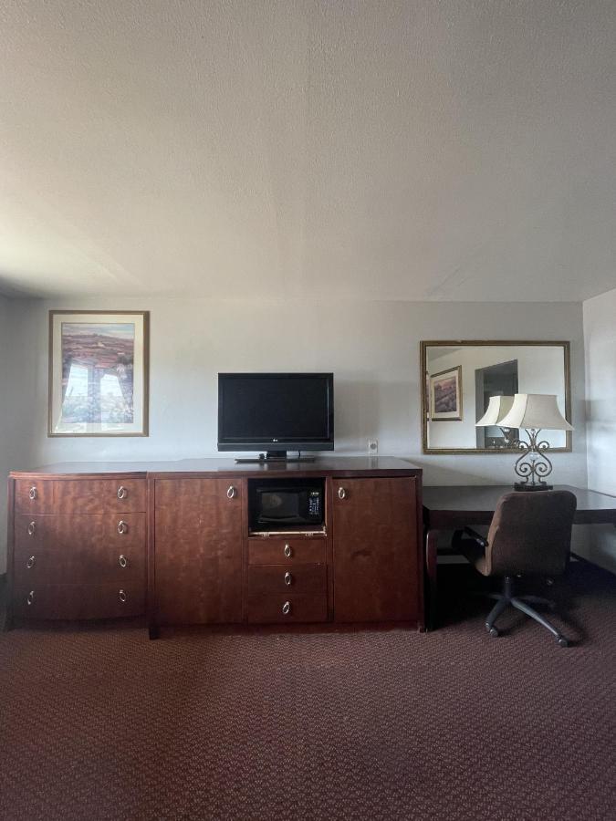 Travelodge By Wyndham Hwy 64 2* Farmington