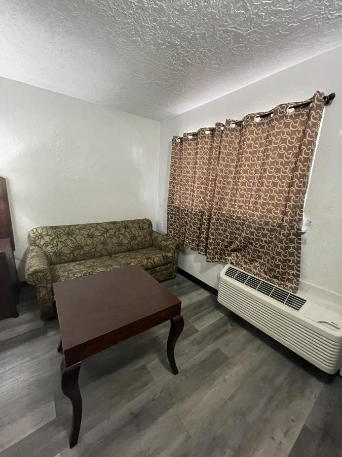 Travelodge By Wyndham Hwy 64