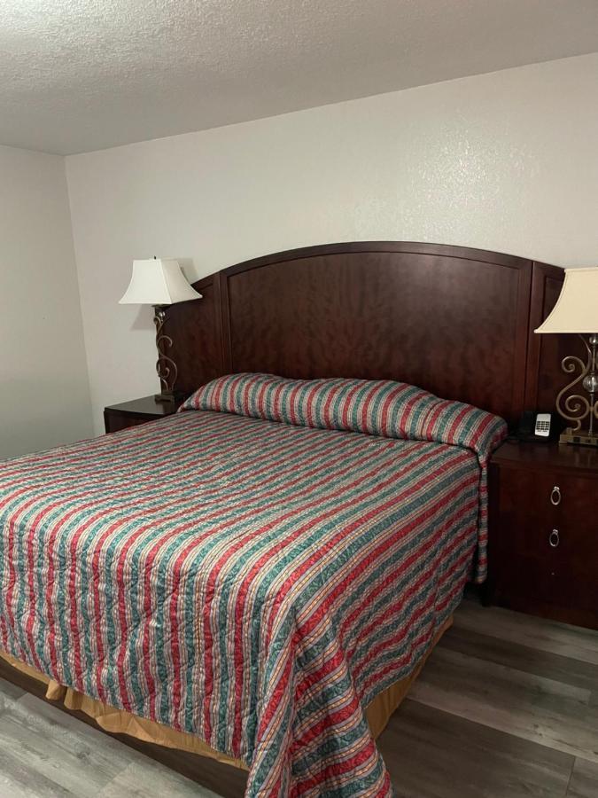 Travelodge By Wyndham Hwy 64 Motel