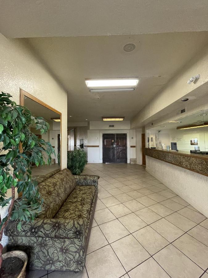 Motel Travelodge By Wyndham Hwy 64 2*