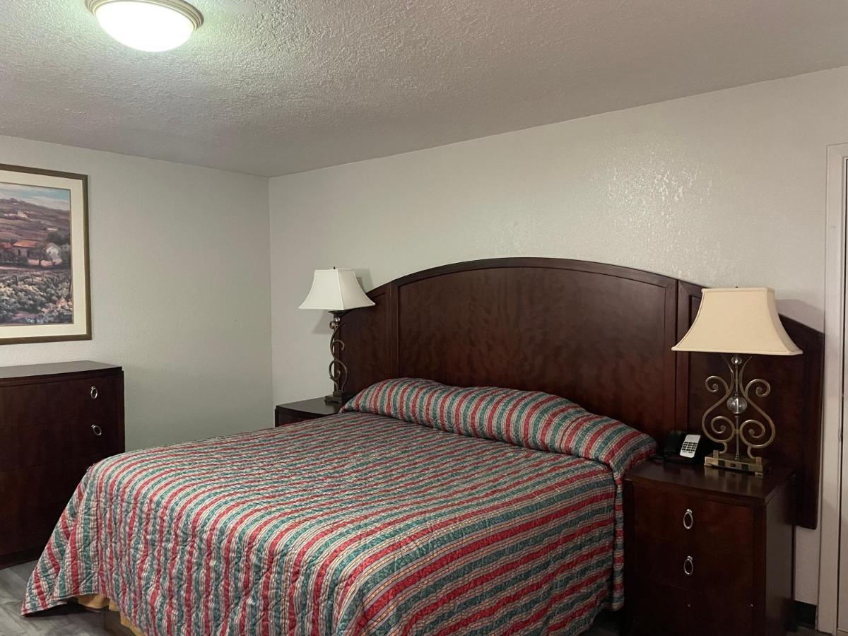Travelodge By Wyndham Hwy 64 Motel 2*